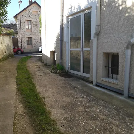Apartment Meuble Dans Agreable Proche De Paris Montlhery